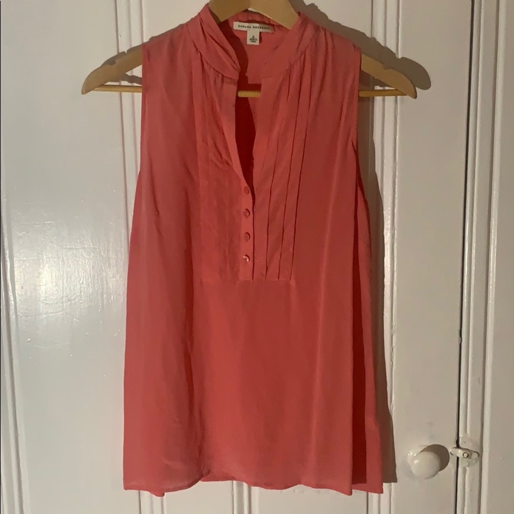 Coral Banana Republic sleeveless blouse. Size 6